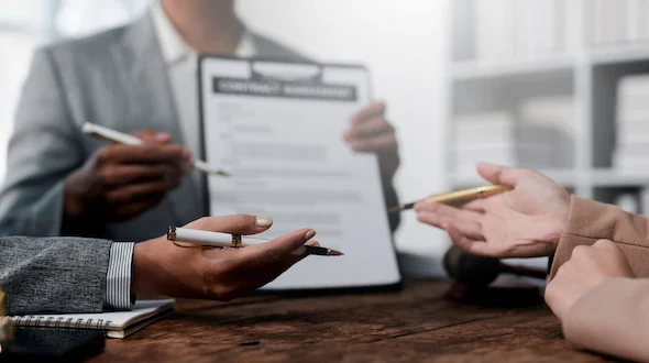 Externalisation étape 3 : conclure le contrat tripartite du portage salarial